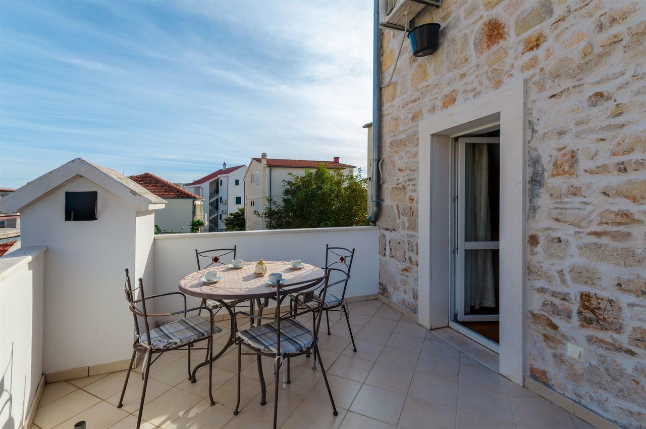Apartments Renata Primosten Luaran gambar