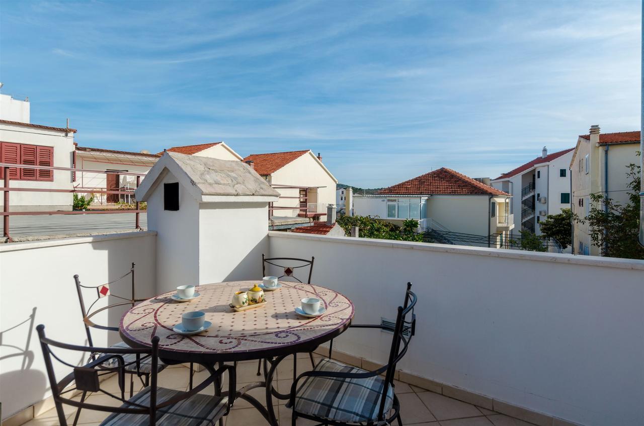 Apartments Renata Primosten Luaran gambar