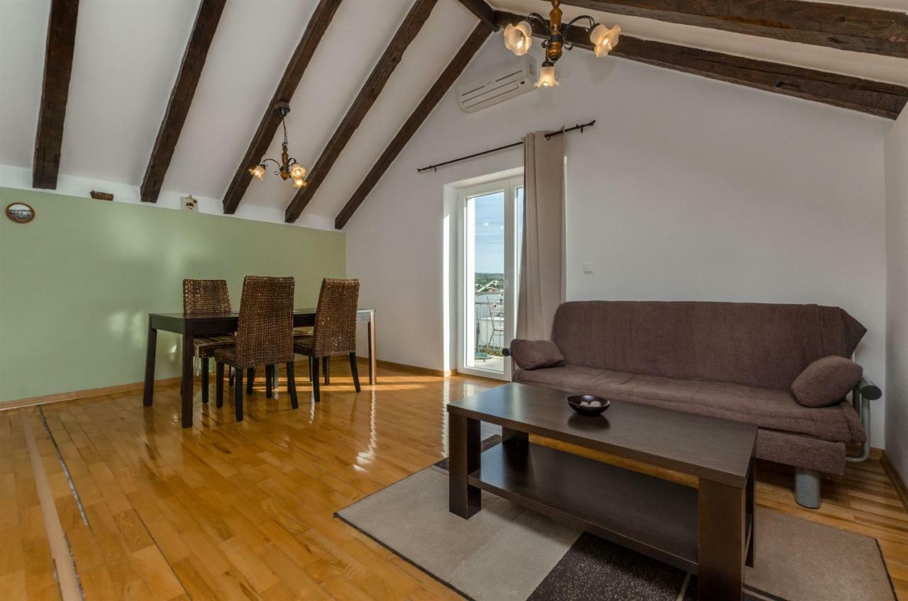 Apartments Renata Primosten Luaran gambar
