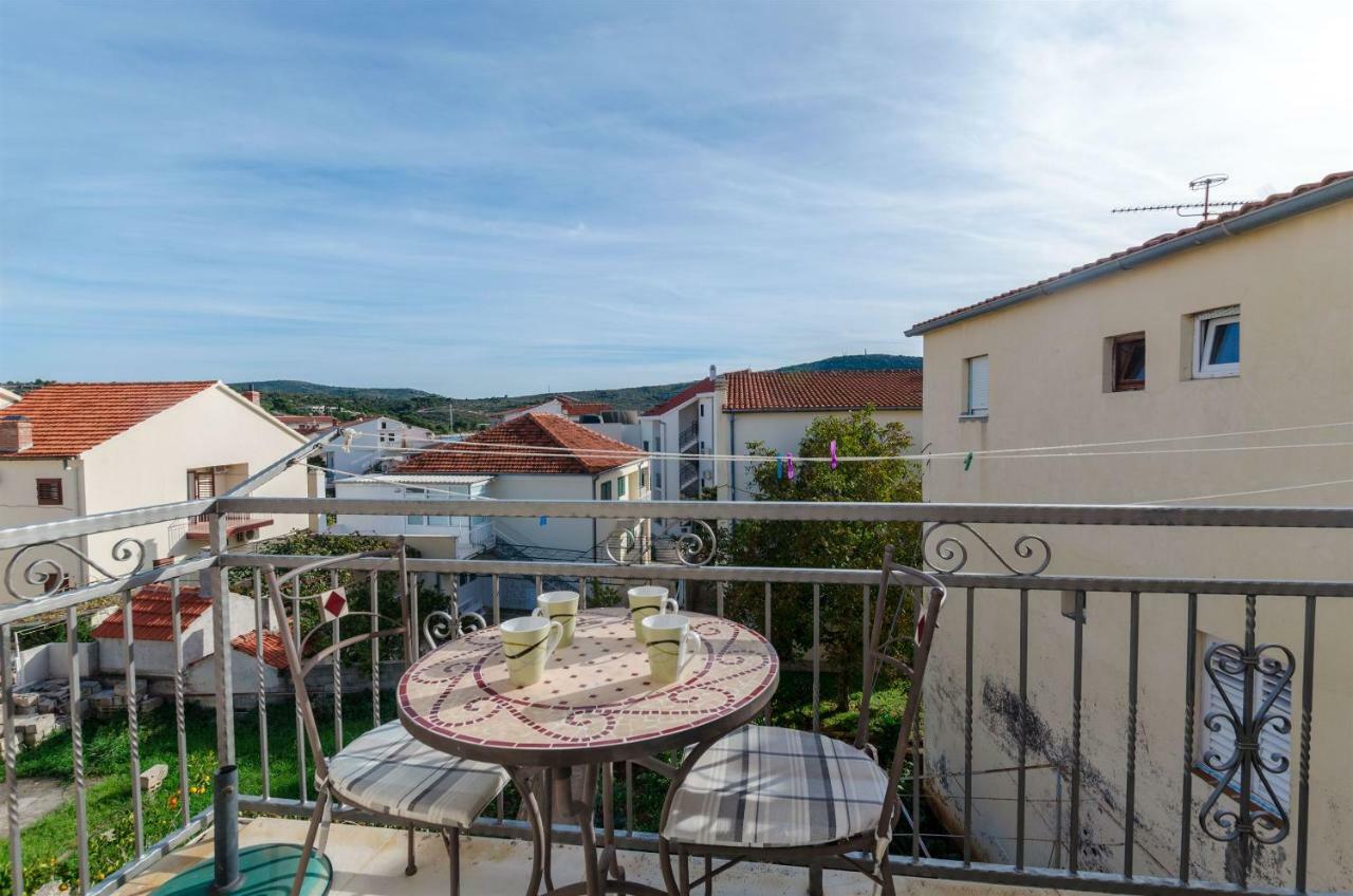 Apartments Renata Primosten Luaran gambar
