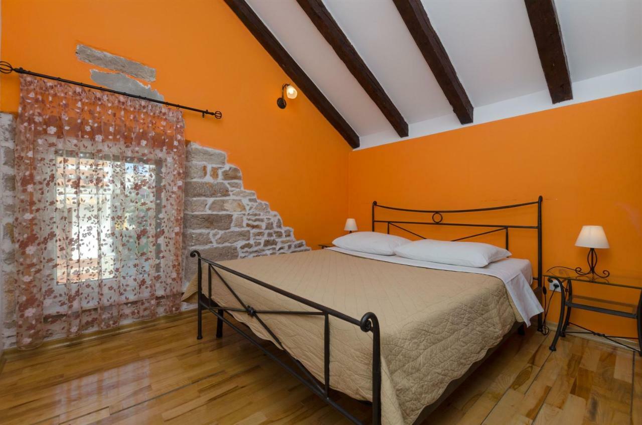 Apartments Renata Primosten Luaran gambar