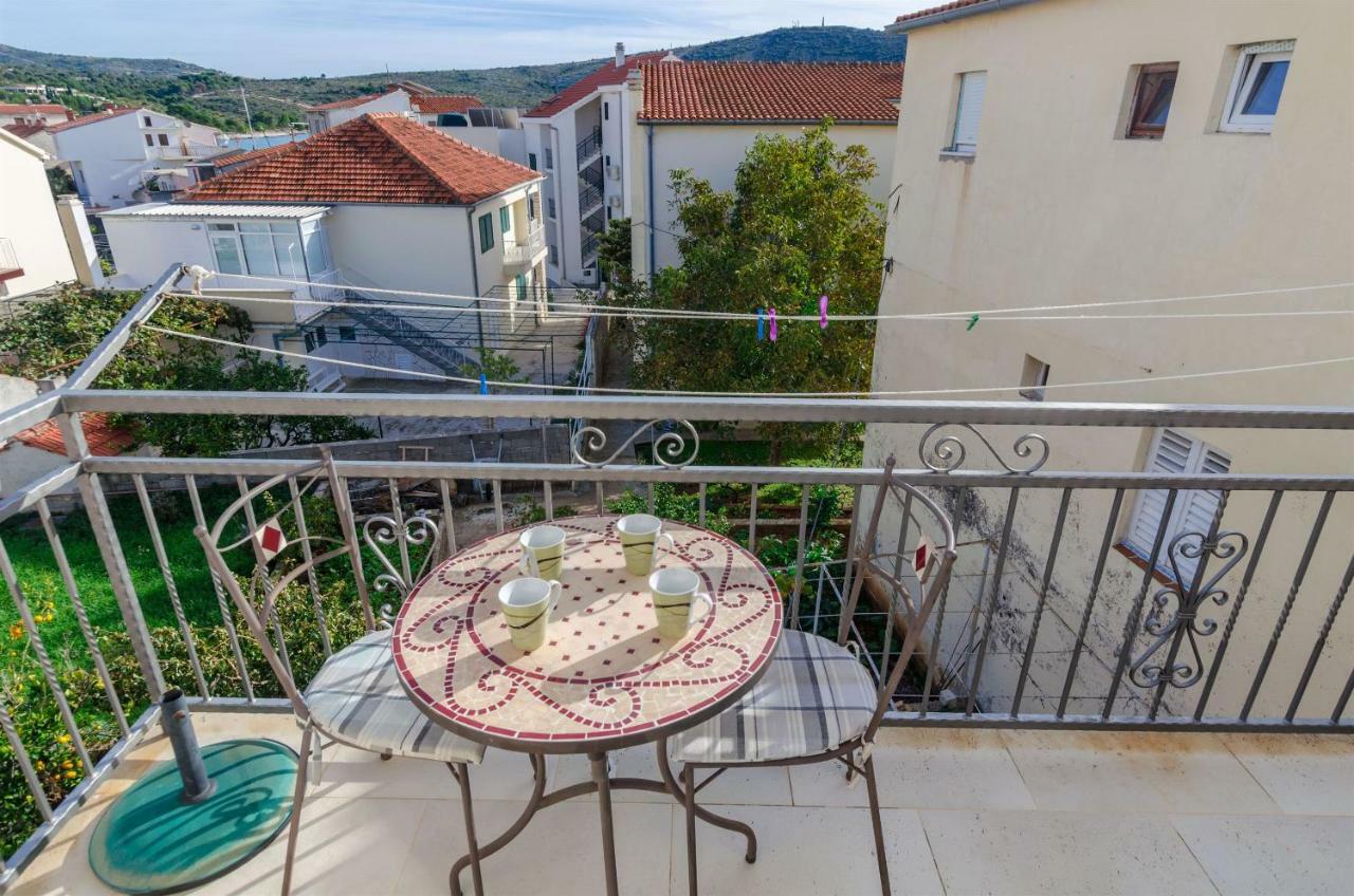Apartments Renata Primosten Luaran gambar
